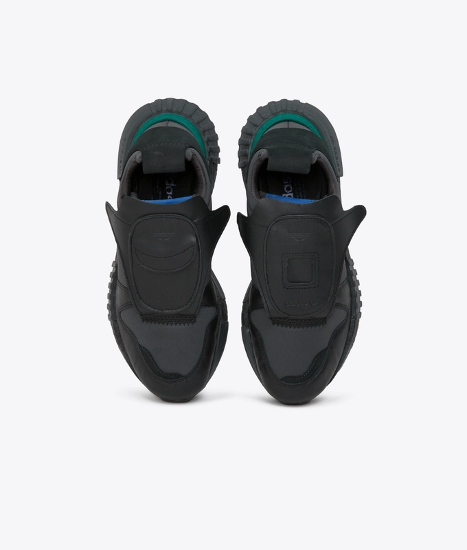 FUTUREPACER 'CORE BLACK/CARBON'