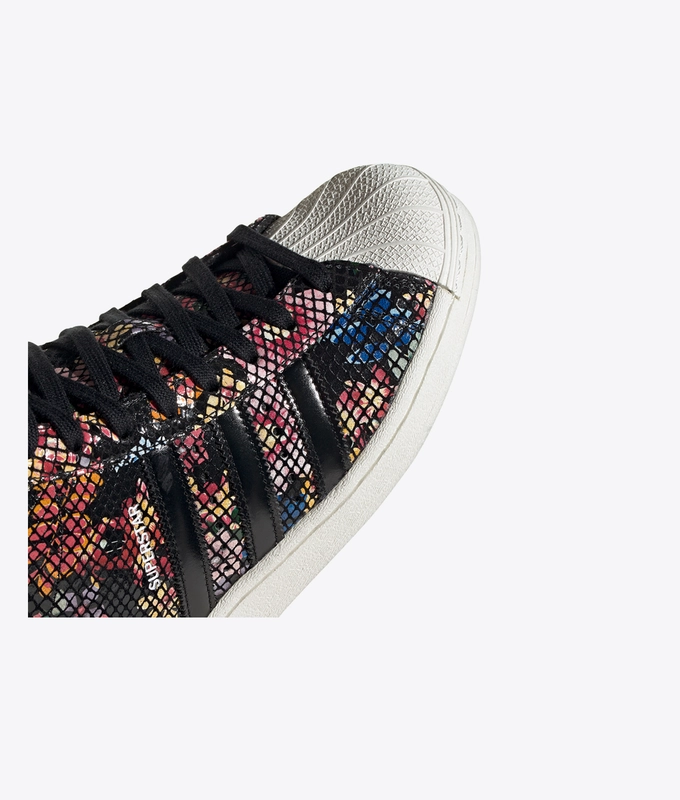 SUPERSTAR UP W 'core black'