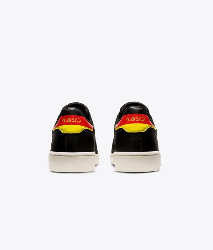 JAPAN S 'BLACK/BLACK'