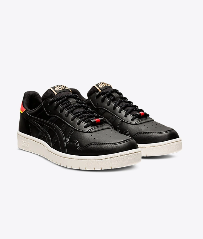 JAPAN S 'BLACK/BLACK'