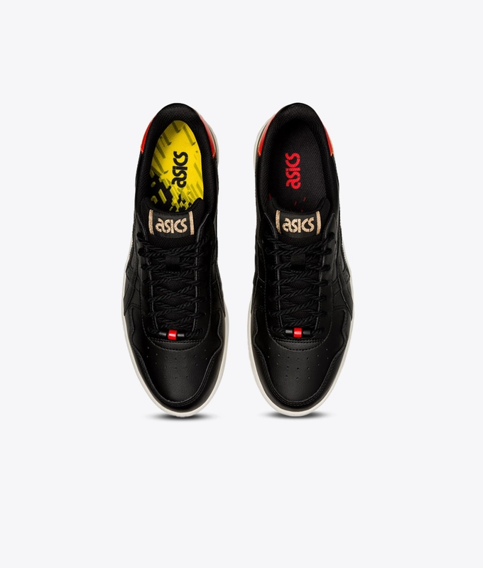 JAPAN S 'BLACK/BLACK'