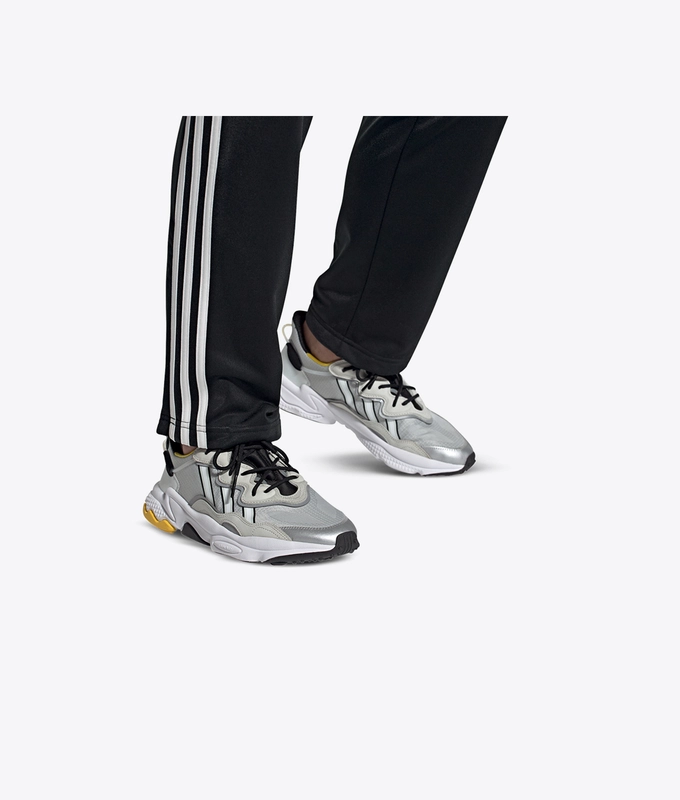 OZWEEGO 'ftwr white/crystal white/wonder glow'