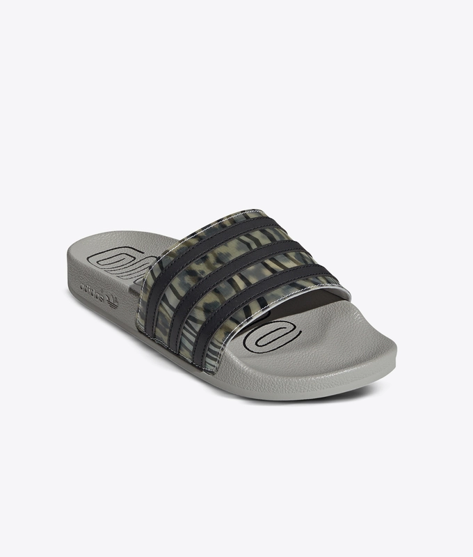 ADILETTE W 'CORE BLACK / CORE BLACK / METAL GREY'
