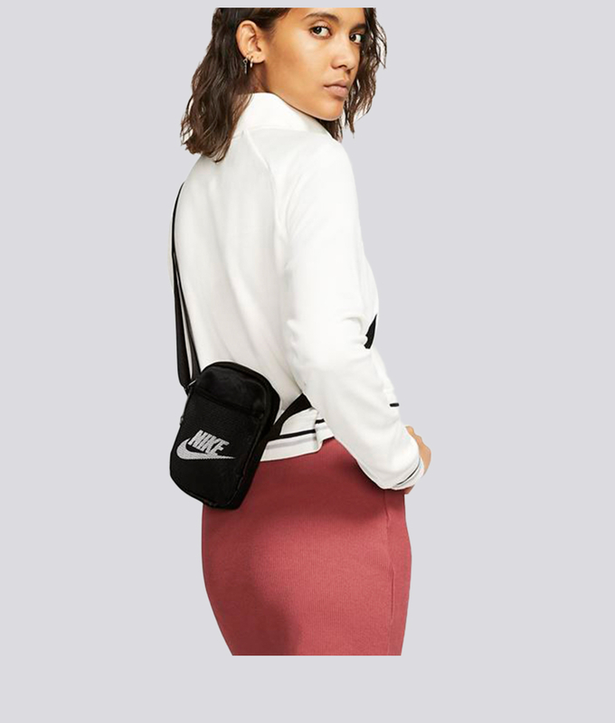 NK HERITAGE S SMIT CROSS BODY BAG 'BLACK/BLACK/WHITE'
