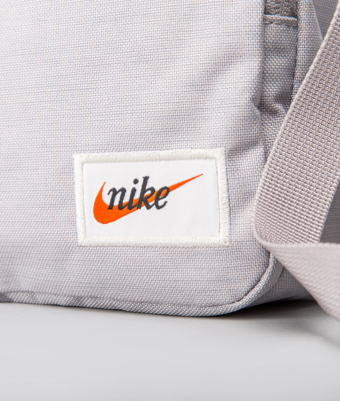 NIKE HERITAGE SMIT BAG 'ATMOSPHERE GREY/ORANGE BLAZE'