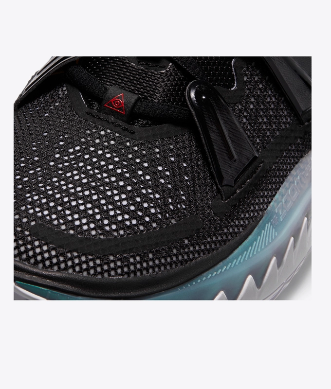 KYRIE 7 EP 'BLACK/WHITE'