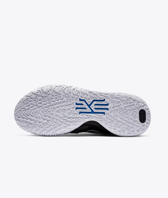 KYRIE 7 EP 'BLACK/WHITE'
