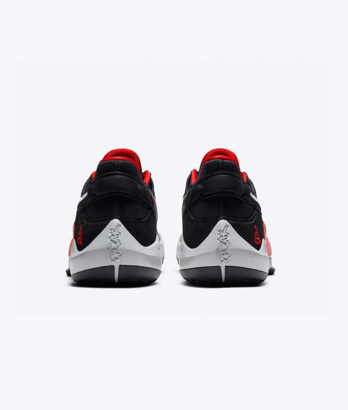 ZOOM FREAK 2 'BLACK/WHITE-UNIVERSITY RED'