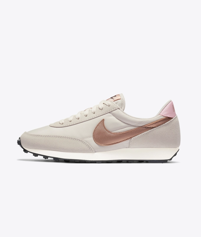 W NIKE DBREAK RTL 'LT OREWOOD BRN/MTLC RED BRONZE-BLACK'