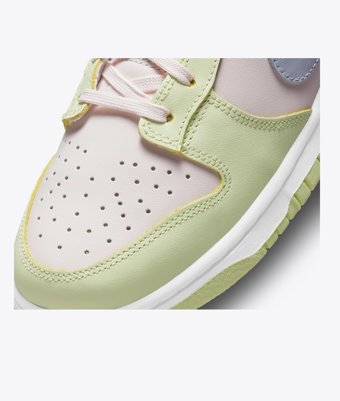 W Dunk Low