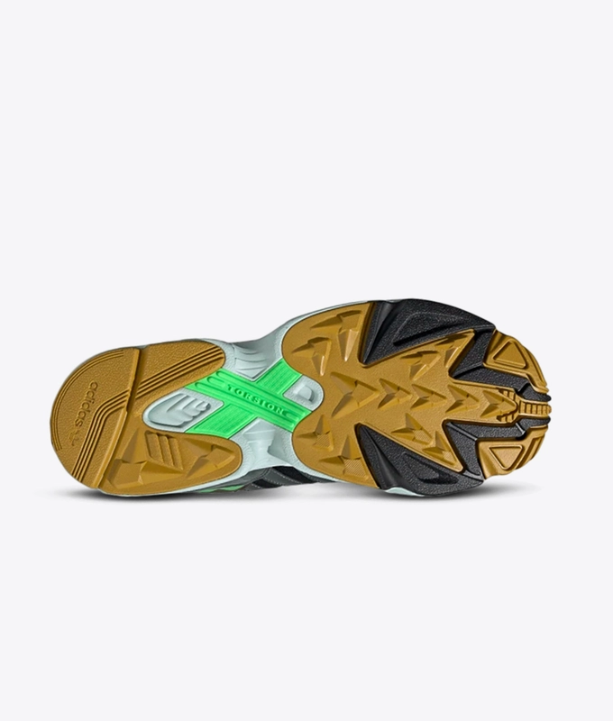 YUNG-96 'CORE BLACK/LEGEND IVY/RAW OCHRE'
