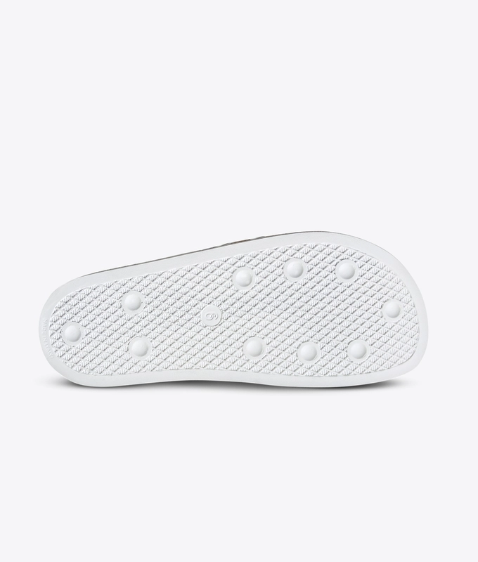Adilette W