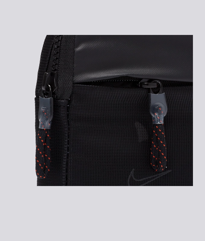 Nk Sprtswr Essentials S Hip P