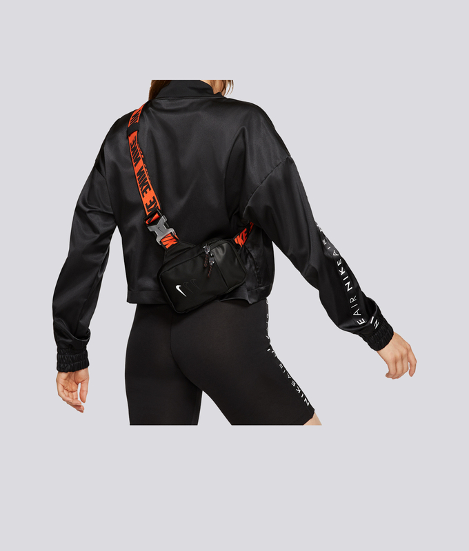 Nk Sprtswr Essentials S Hip P