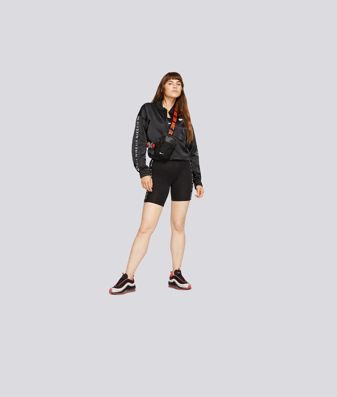 Nk Sprtswr Essentials S Hip P