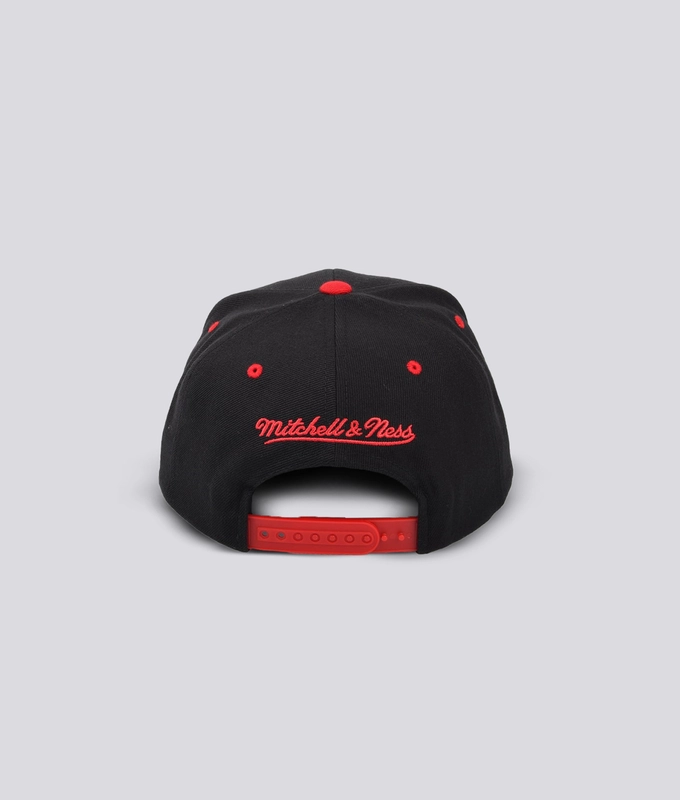 Intl226 - Team Arch Snapback Chicago Bulls