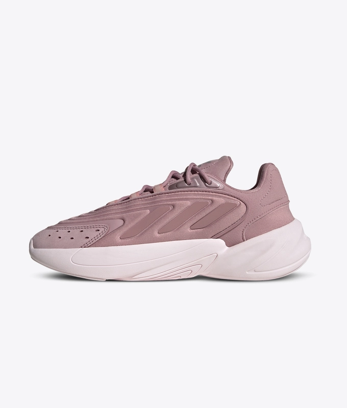Ozelia W