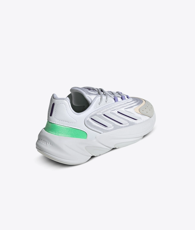 Ozelia W