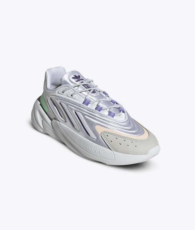 Ozelia W