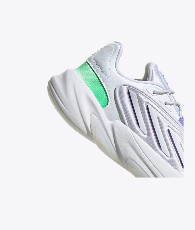 Ozelia W