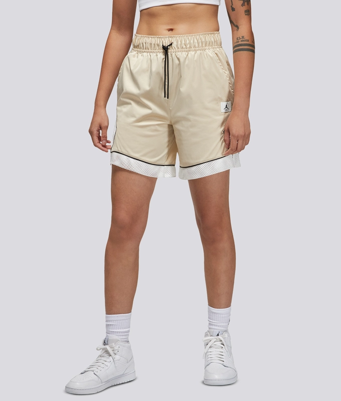 W J Essen Diamond Short 2