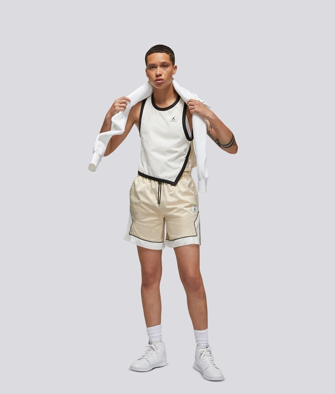 W J Essen Diamond Short 2