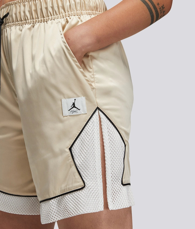 W J Essen Diamond Short 2