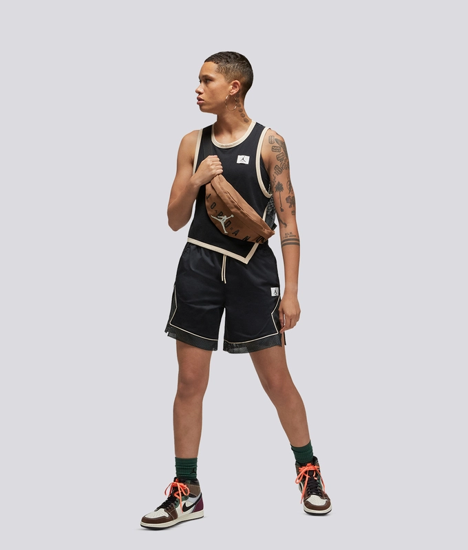 W J Essen Diamond Short 2