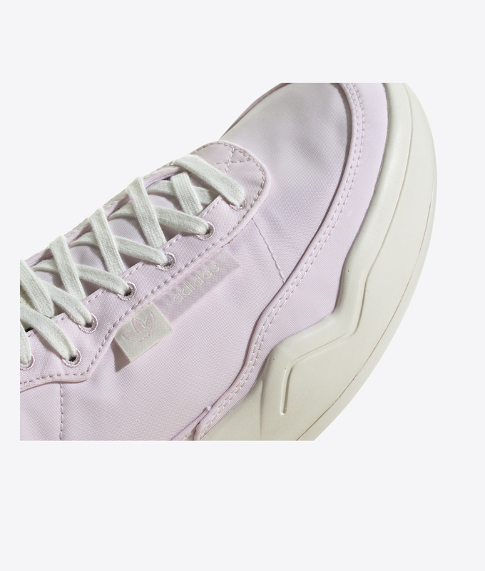 Her Court W