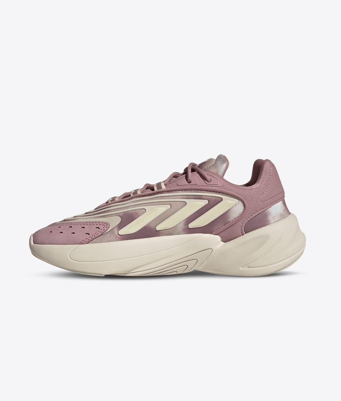 Ozelia W