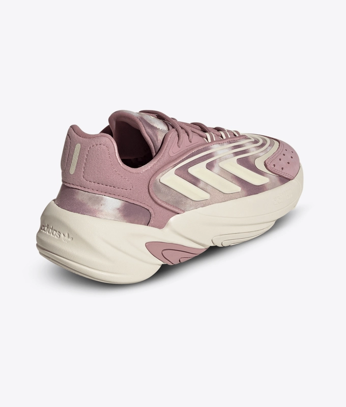 Ozelia W