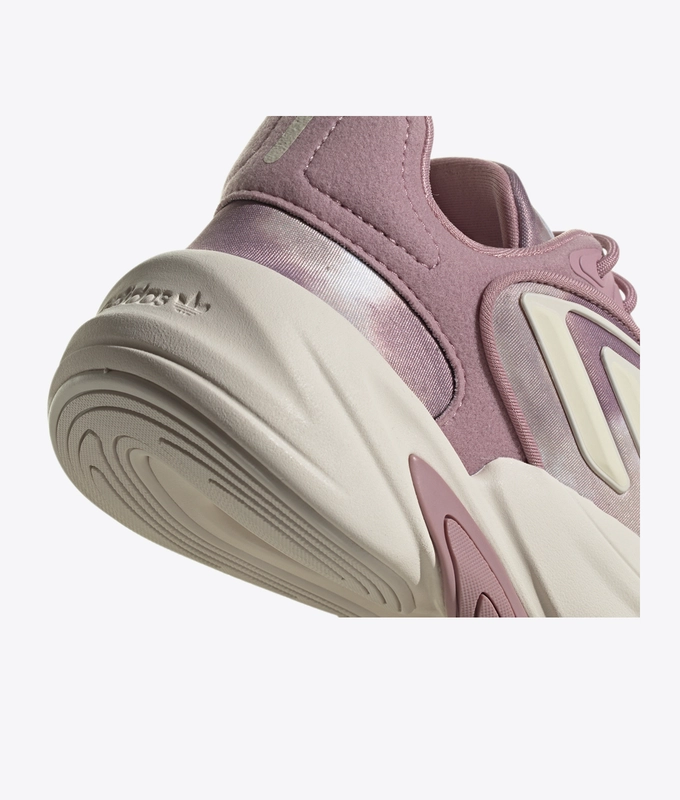 Ozelia W