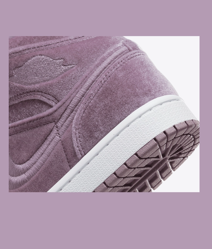 Wmns Air Jordan 1 Mid Se