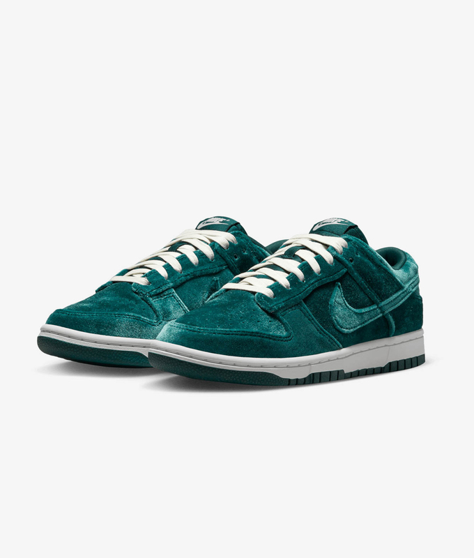 W Dunk Low
