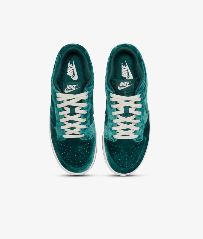 W Dunk Low