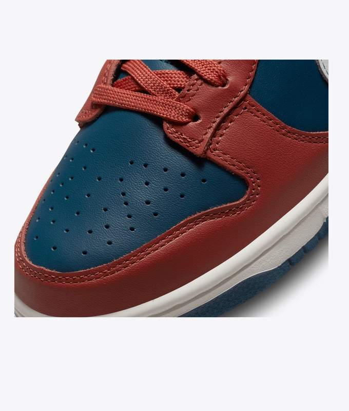 W Dunk Low