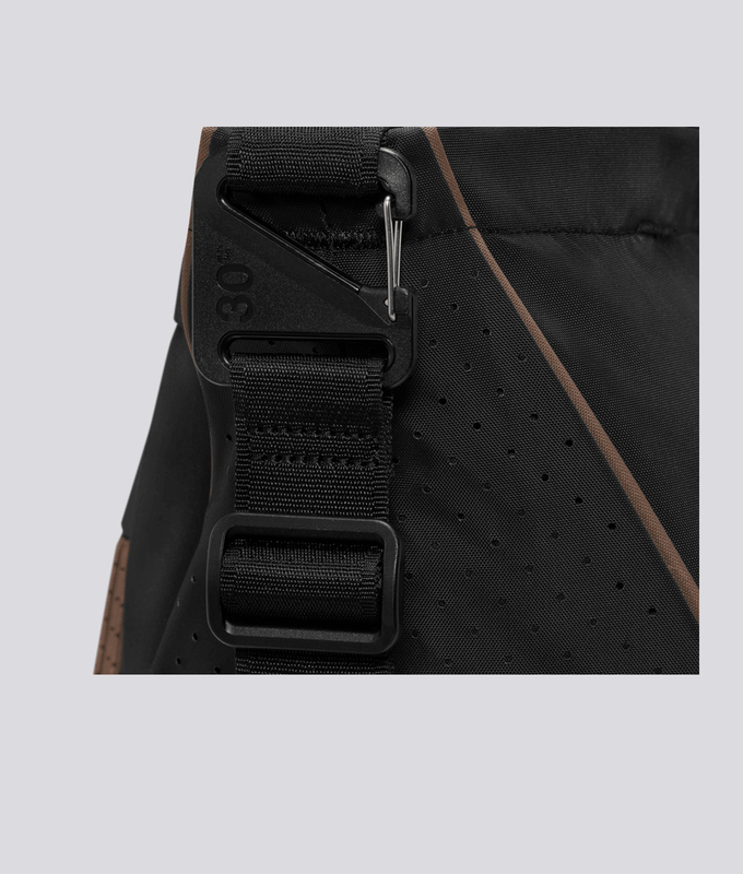 Nk Nsw Essentials Tote - Su22