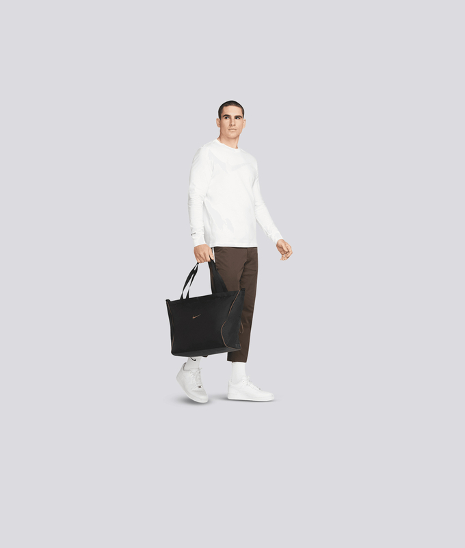Nk Nsw Essentials Tote - Su22