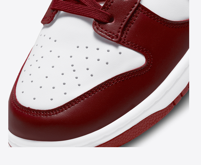 Nike dunk best sale red and white