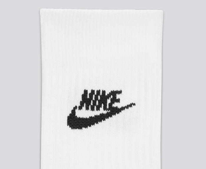 Nike Sportswear Dri-FIT Everyday Essential Crew Socks (3 Pairs).