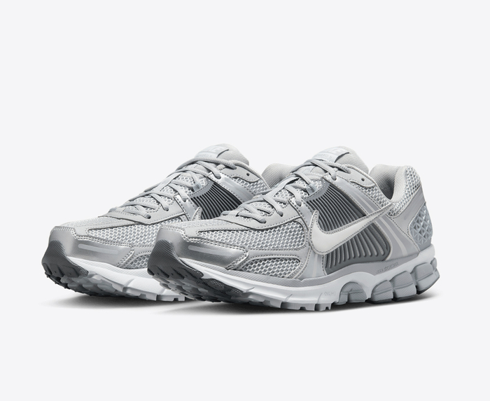 nike zoom vomero 5 trainers wolf grey white metallic silver