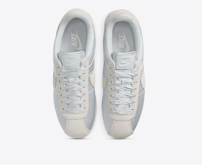 nike cortez platinum