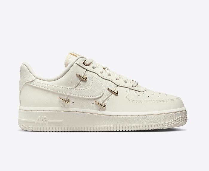 Nike AIR FORCE 1 07 LX SAIL METALLIC GOLD VegNonVeg