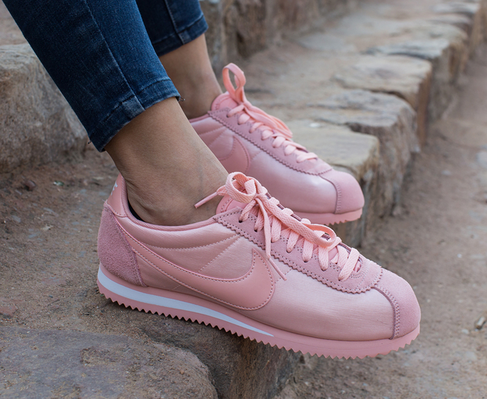 Nike NIKE WMNS CLASSIC CORTEZ NYLON CORAL STARDUST VegNonVeg