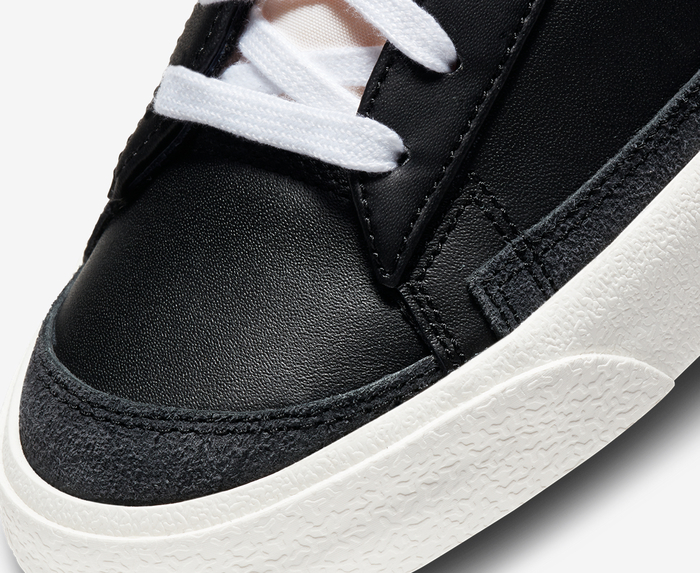 Nike - BLAZER LOW 77 VNTG 'BLACK/WHITE-SAIL-BLACK' - VegNonVeg