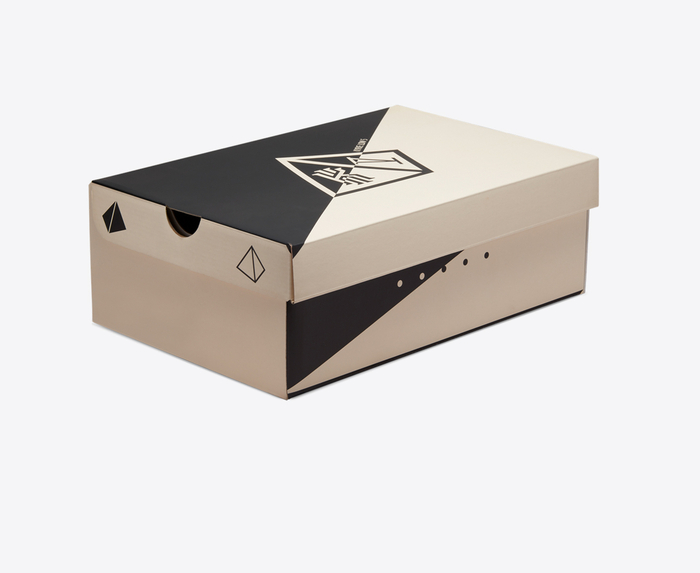 Kyrie hot sale shoe box