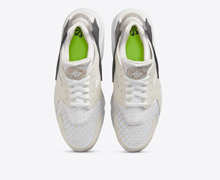 Nike AIR HUARACHE CRATER PRM LIGHT BONE WHITE BLACK VOLT VegNonVeg