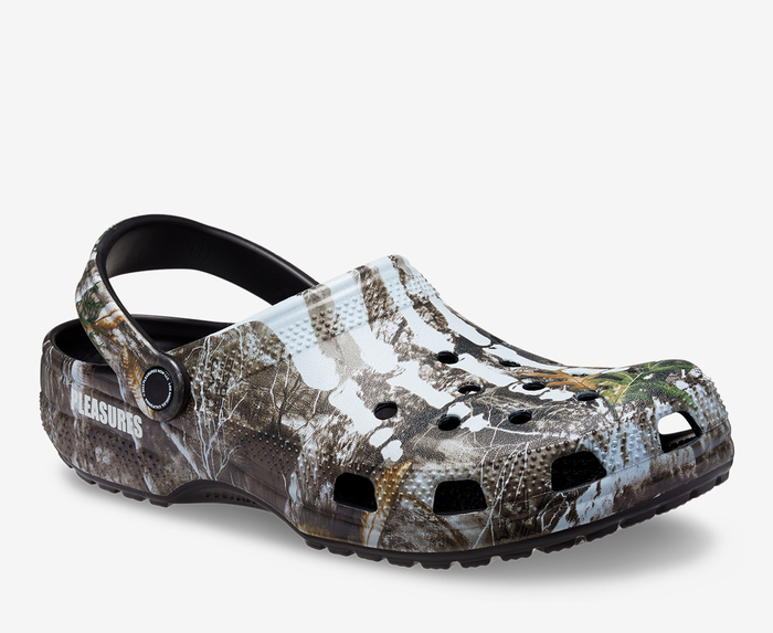 White discount camo crocs