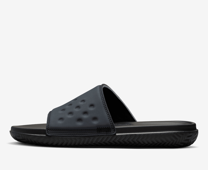 All black hot sale jordan slides