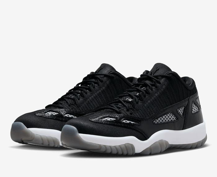 Black on black outlet jordan 11